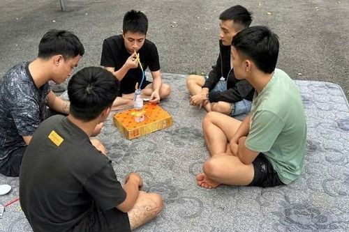 Bắc Ninh: Tạm giữ hình sự 5 đối tượng tổ chức sử dụng ma túy