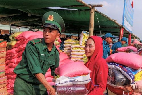 Khúc 'Samaki' Đà Nẵng - Nam Lào - Kỳ 3: Nghĩa tình không biên giới