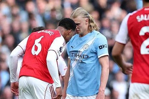 Arsenal thoát thẻ đỏ tại Etihad: Bài học về sự tỉnh táo cho thầy trò Mikel Arteta