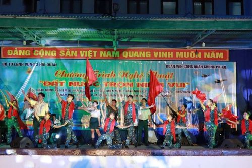Vùng 3 Hải quân tổ chức chương trình nghệ thuật 'Đất nước trọn niềm vui'