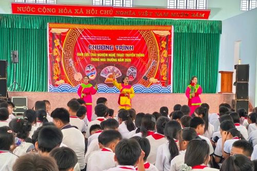 Giao lưu, trải nghiệm nghệ thuật Tuồng và Bài chòi tại trường học