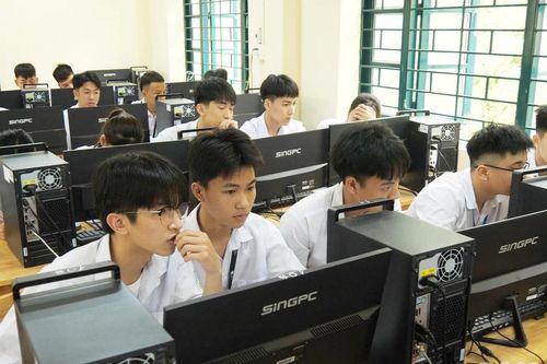 Thi tốt nghiệp trên máy tính - Thách thức đối với thầy trò vùng cao