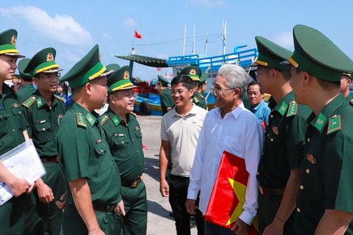 'Ngọn hải đăng mềm' của ngư dân