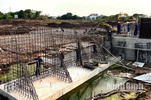 Đẩy nhanh tiến độ thi công các công trình phòng, chống thiên tai