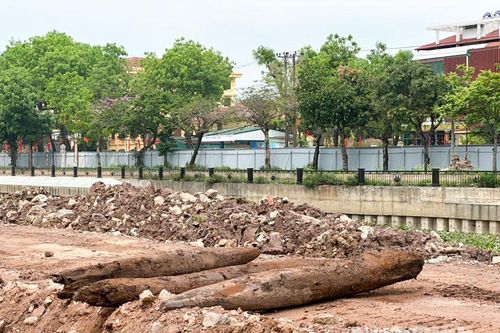 Phát hiện 3 cọc gỗ cổ nghi liên quan đến hoạt động quân sự thời Trần trên sông Vân