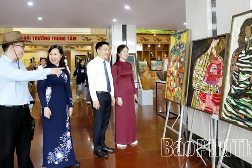 Khai mạc Triển lãm giao lưu mỹ thuật quốc tế 'Dòng chảy văn hóa'