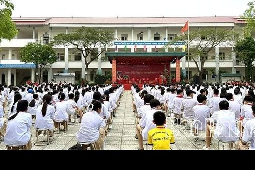 Trường THCS Phúc Yên hướng về miền Đất Tổ