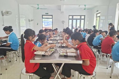 Đồng hành với học sinh vùng cao