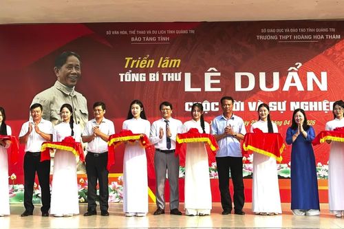Khai mạc triển lãm ảnh 'Tổng Bí thư Lê Duẩn-Cuộc đời và sự nghiệp'