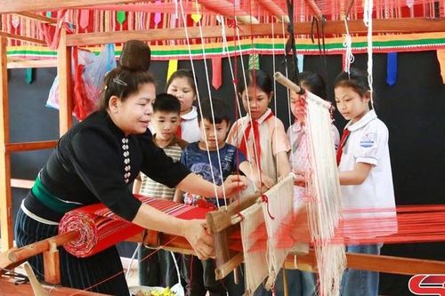 Tâm huyết gìn giữ bản sắc văn hóa dân tộc