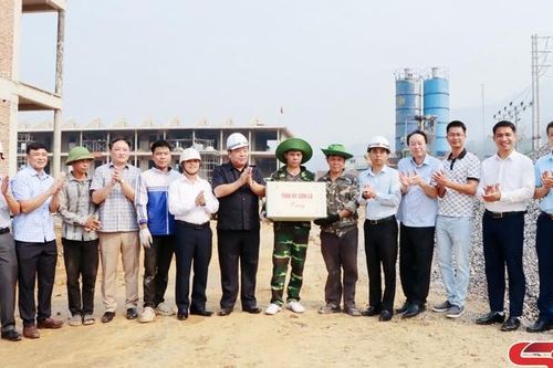 Thường trực Tỉnh ủy làm việc với Ban Thường vụ Đảng ủy xã Chiềng Khoong