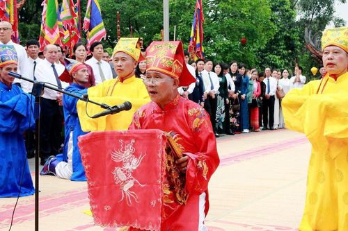 Phú Thọ: Biết ơn sâu sắc Đức Quốc Tổ Lạc Long Quân và Mẹ Âu Cơ