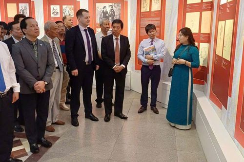 Hà Nội: Trưng bày chuyên đề giới thiệu 156 hình tượng chân dung Lãnh tụ Lenin