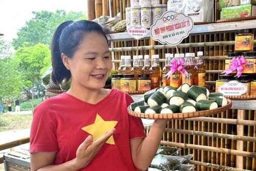 Gà 9 cựa cùng hàng trăm loại nông sản, đặc sản được trưng bày, quảng bá tại Lễ hội Đền Hùng