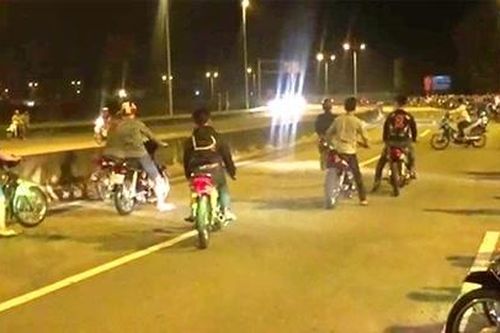 Chủ tịch Ủy ban mặt trận xã chưa có bằng THCS đã vào học THPT