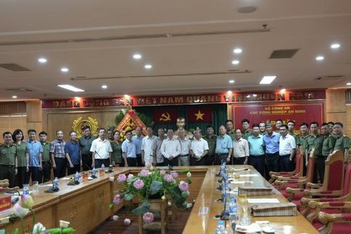 Gặp mặt kỷ niệm 66 năm Ngày truyền thống lực lượng Công nghiệp an ninh