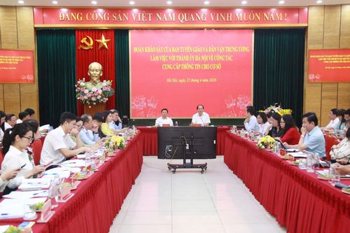Đổi mới mạnh mẽ phương thức cung cấp thông tin cho cơ sở