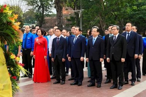 Lãnh đạo thành phố Hà Nội dâng hoa kỷ niệm 156 năm ngày sinh V.I.Lênin