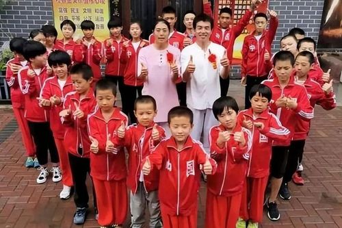 Làm đủ nghề, phải đi vay nợ, ông bố 'siêu nhân' vẫn biến mái nhà thuê thành gia đình của hàng trăm đứa trẻ