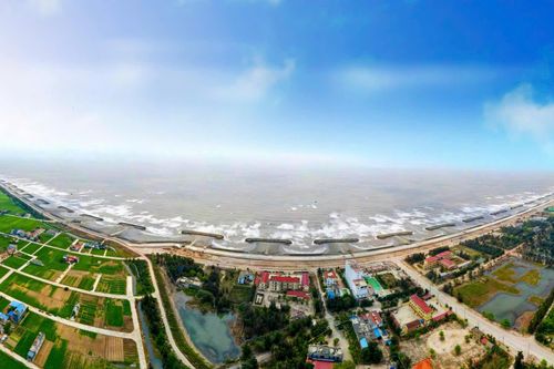 Bãi biển Ninh Bình 'hồi sinh' sau dự án 500 tỷ, đón những du khách đầu tiên