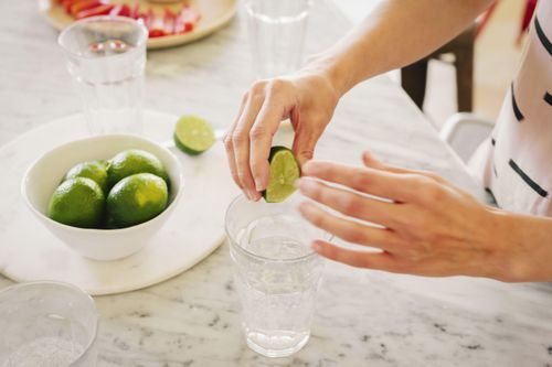 Nước chanh không phải 'thần dược', nhưng đây là 10 lý do bạn nên uống vào mùa hè