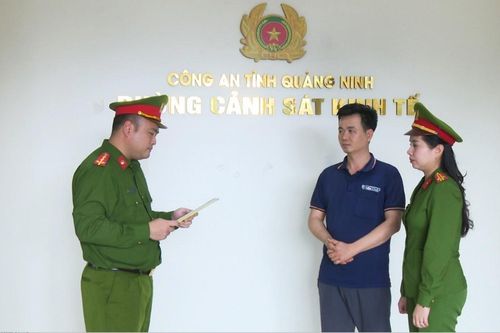Bắt khẩn cấp kẻ dùng axit pha chế gần 1.000 lít dấm giả tuồn ra thị trường