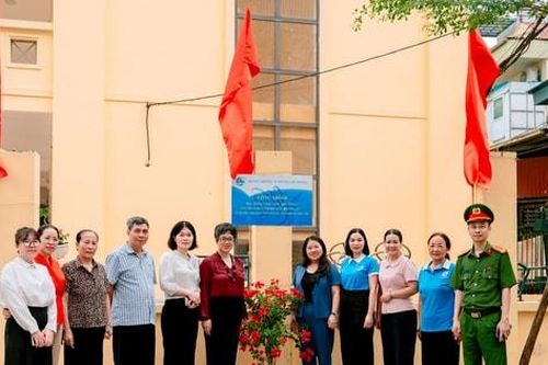 Rực rỡ những đoạn đường bích họa, nở hoa của phụ nữ Thủ đô chào mừng ngày lễ