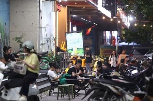 Không gian của hàng nghìn người dân chung cư rơi vào tình trạng dẹp ngoài, lấn trong