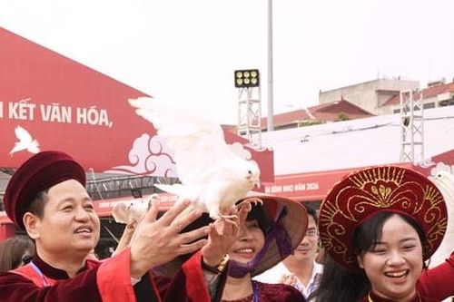 Bình Minh: Tái hiện nét đặc sắc trong lễ hội tưởng nhớ Đức Quốc Tổ Lạc Long Quân