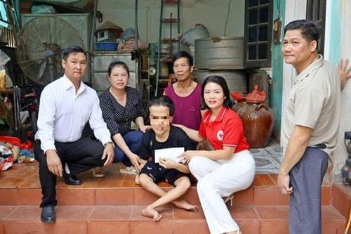 Đoài Phương hỗ trợ 9 người khuyết tật đặc biệt nặng