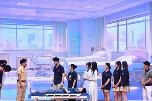 CATP Hà Nội tuyên truyền pháp luật trong trường học: Dấu ấn chủ đề an toàn giao thông tại Trường Marie Curie Long Biên