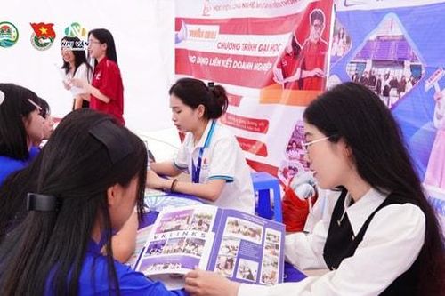 Ngày hội việc làm tại phường Tùng Thiện: Kết nối cơ hội nghề nghiệp cho thanh niên