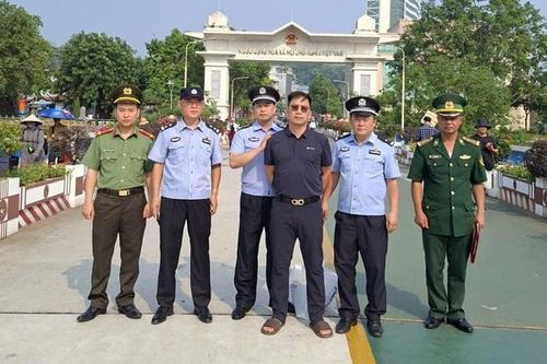 Bắt giữ đối tượng truy nã người Trung Quốc trốn sang Việt Nam