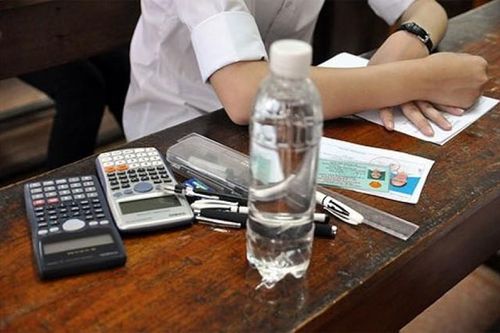 Vai trò của nước và giấc ngủ kết hợp dinh dưỡng trong mùa thi