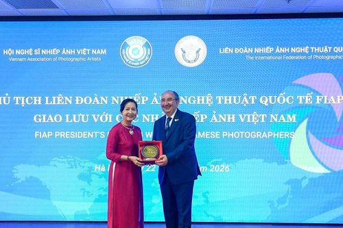 Chủ tịch FIAP giao lưu cùng các nghệ sĩ nhiếp ảnh Việt Nam