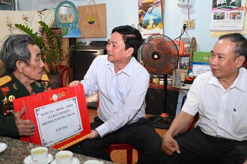 Lãnh đạo tỉnh Khánh Hòa, thăm anh hùng Lực lượng vũ trang nhân dân và Mẹ Việt Nam anh hùng năm 2026