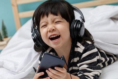 Vì sao học tiếng Anh qua âm nhạc dễ nhớ hơn