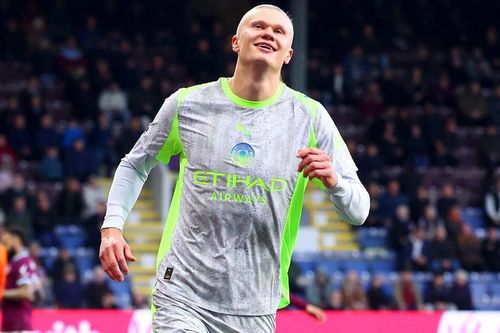 Arsenal mất ngôi đầu Ngoại hạng Anh vào tay Man City