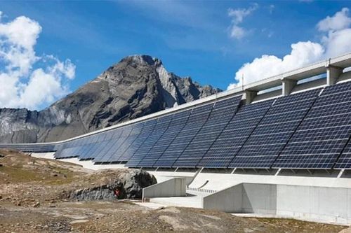 Chiến sự Iran thúc đẩy làn sóng lắp điện mặt trời mái nhà tại châu Âu