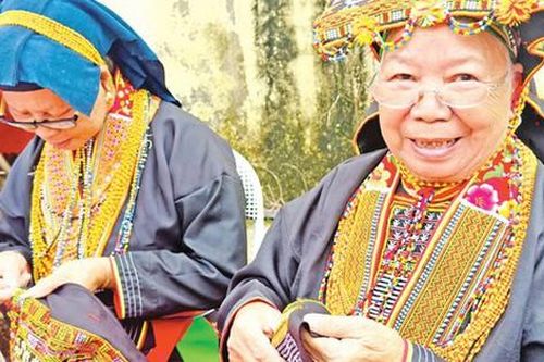 Phát triển sản phẩm OCOP gắn với bảo tồn, phát huy giá trị văn hóa truyền thống