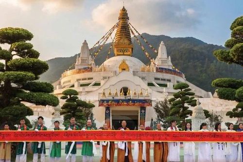 Khai mở cuộn thư pháp Đại Bi Quan Âm 200 mét trước ngày Giỗ Tổ