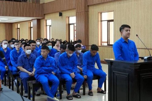 Lừa đảo 98 tỷ đồng của 376 người đầu tư, 35 bị cáo lãnh án
