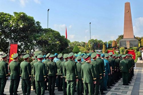 Quân khu 7 tổ chức hoạt động tri ân tại nghĩa trang liệt sĩ Thành phố Hồ Chí Minh