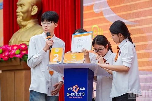'Vũ đài trí tuệ' nâng cao năng lực tiếng Anh cho thanh niên
