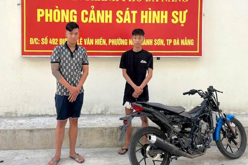 Truy xét 2 thanh thiếu niên cầm kiếm, phóng xe gây náo loạn phố đêm