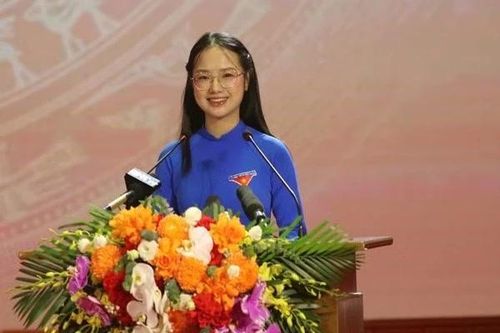 Biết gì về nữ sinh Bùi Hà Vy có bài phát biểu lên 'hot search'?