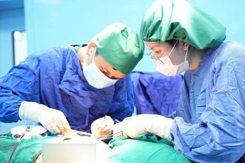 Kỹ thuật tạo hình vú bằng vạt da cơ lưng rộng trong điều trị ung thư vú