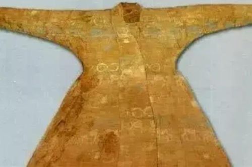 Bí ẩn áo gấm thêu hình kền kền trong mộ cổ ở Trung Quốc