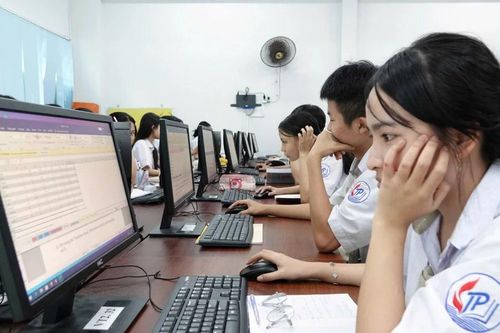Thí điểm thi trắc nghiệm trên máy tính: 'Bài toán' cho hạ tầng vùng khó