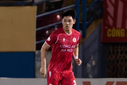 CLB cũ của Iniesta quan tâm Đình Bắc